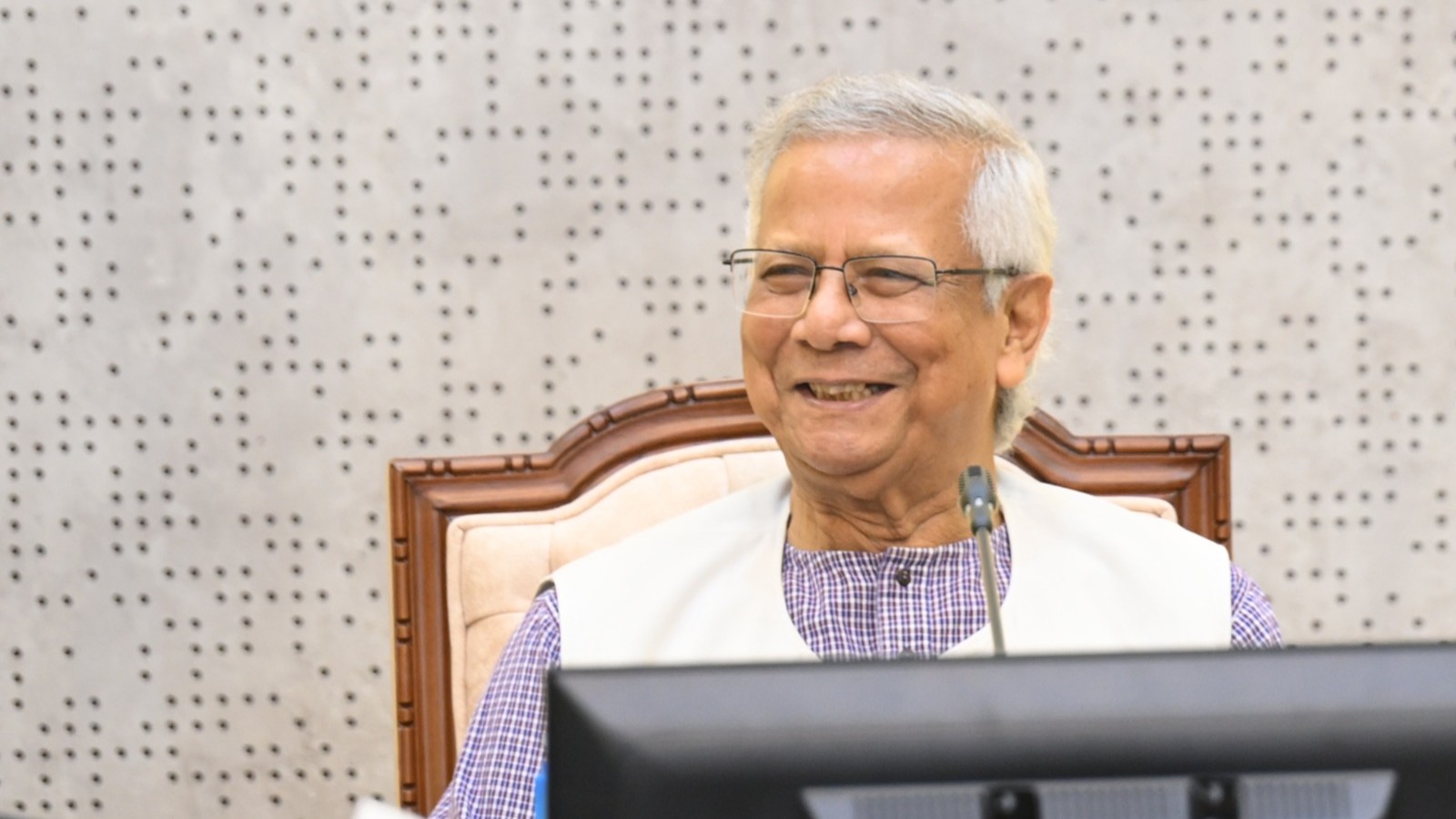 সচিবালয়ে প্রধান উপদেষ্টা ও উপদেষ্টা পরিষদের বৈঠক শুরু