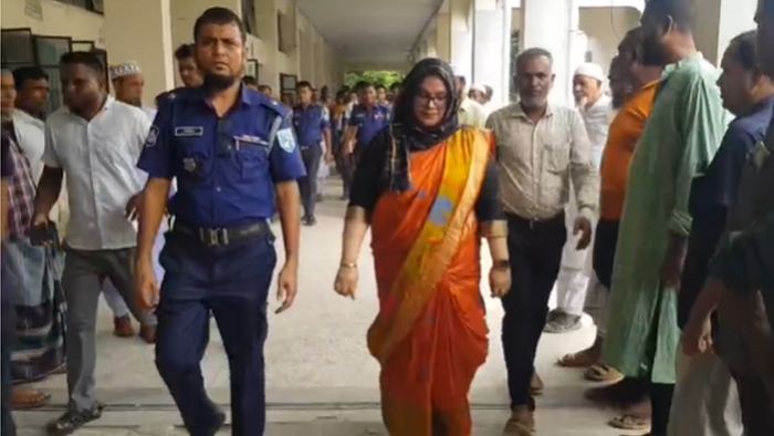 সাংবাদিক নির্যাতনের মামলায় কুড়িগ্রামের সাবেক ডিসি কারাগারে