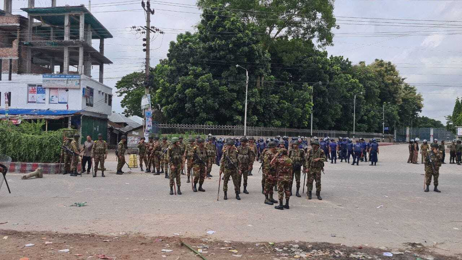শ্রমিক নিহতের ঘটনায় সব কারখানা বন্ধ