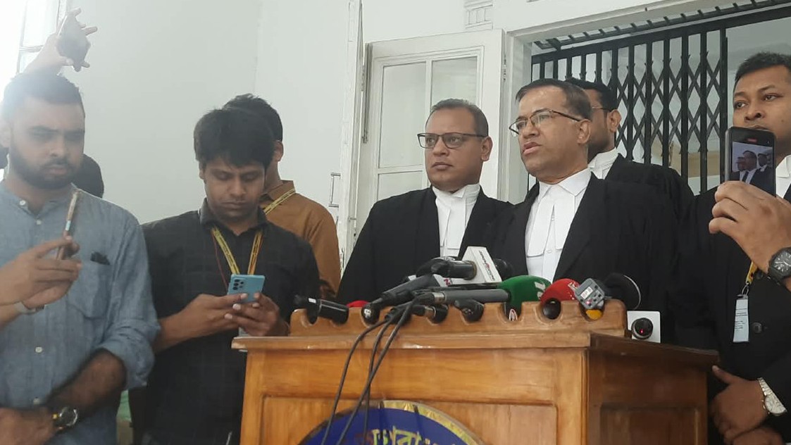 প্রসিকিউশন বলেছে গ্রেপ্তার, আমরা বলছি আত্মসমর্পণ